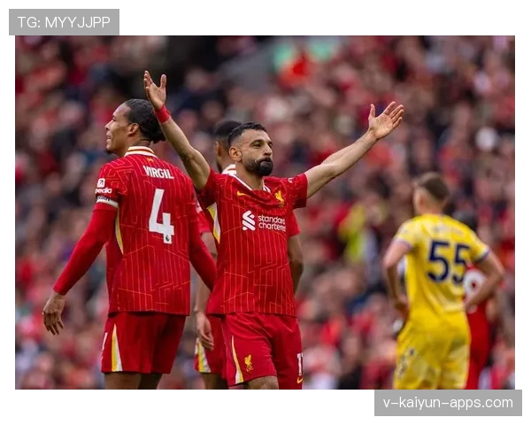 利物浦球员与球迷发生暖心互动新闻登热搜,利物浦足球新闻